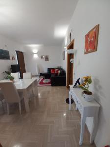 a living room with a table and a couch at Casa Stefy Gubbio in Gubbio +18 photos