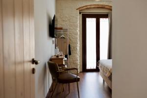 a bedroom with a bed and a chair next to a desk at UMA Rural Boutique - La Garrotxa in Mieras