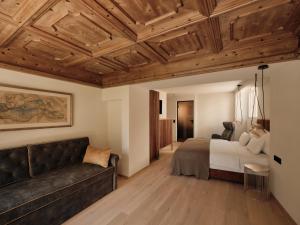 a bedroom with a bed and a couch at Villa Giacomuzzi in Bolzano