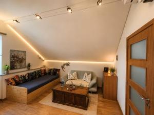 a living room with a couch and a table at Paradiesli in Castelo de Penalva