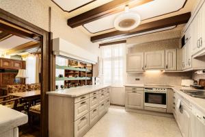 a large kitchen with white cabinets and a table at Haus der Weine in Rüdesheim am Rhein