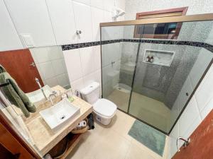 a bathroom with a shower and a toilet and a sink at Jungla House Hostel in Alto Paraíso de Goiás +32 photos