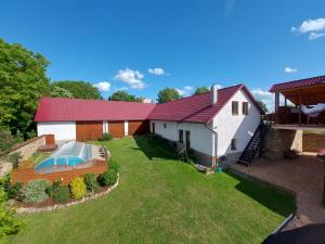 an aerial view of a house with a swimming pool at Hostinec u Janatů s ubytováním in Čestín