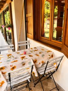 a table with a table cloth with leaves on it at La Collina Dei Castagni in Terni