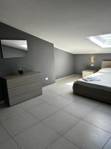 a bedroom with a bed and a skylight at L'attico di Greta,Etna house in Mascalucia