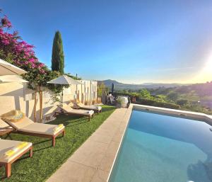 a villa with a swimming pool with a view at Le Nid Bleu in Le Beausset