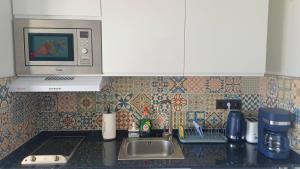 a kitchen counter with a sink and a microwave at Ocean View Studio in Playa del Ingles in San Bartolomé
