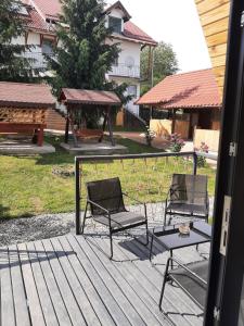 two chairs and a table on a deck at Aframe Iza in Bradu