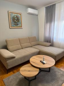 a living room with a couch and a table at Apartman BIANKA in Bijeljina