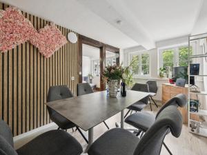 a dining room with a table and chairs at Auszeit in Goslar