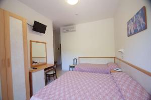 Postel nebo postele na pokoji v ubytování Hotel Calipso
