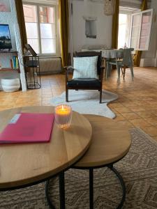 a living room with a table with a candle on it at Le Cocon du lion in Belfort