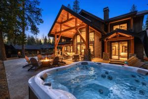 a large hot tub in front of a house at Suncadia Dreamin Lodge in Cle Elum