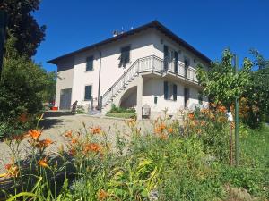 a large white building with a balcony at Carlo Alberto B&B in Gavi