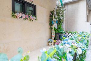 a garden with flowers and plants on a building at Stay JADE in Seoul