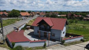 an overhead view of a house with a red roof at Casa Loredana in Cârțișoara