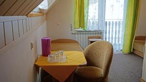 a room with a table and chairs with a yellow table and a yellow table at Wiktorowa Chata in Wierchomla Wielka