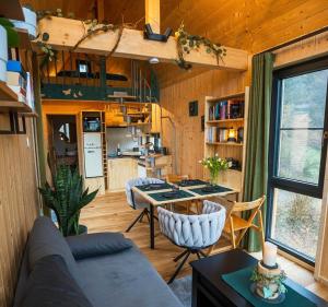 a living room and kitchen in a tiny house at Taunus Tinyhouse - Sauna, Grillplatz & Naturidylle in Weilrod