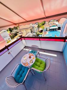 a boat with a table and chairs on a boat at HELEN STUDIOS Loft in Planos