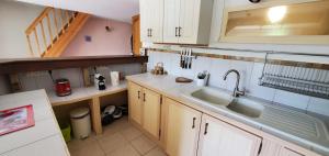 a kitchen with a sink and a counter top at La maison de Fée-Licité in Salignac Eyvigues +1 photo