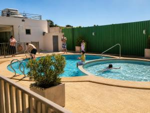 a group of people playing in a swimming pool at Apartamento Castilla in Viña del Mar