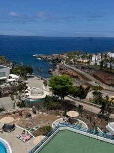 a view of a swimming pool and the ocean at La Estrella del Sur in Adeje