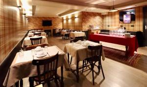 a restaurant with tables and chairs in a room at Hotel du Pot d'Etain in Chalons en Champagne