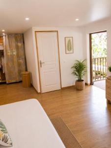 a room with a white door and a potted plant at Kaz an Fanmi in Les Abymes