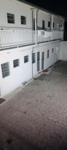 a large white building with a lot of windows at Assel Estudios in Curitiba