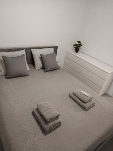 a bedroom with a bed with two towels on it at La Romanilla Garden terrace in Roquetas de Mar