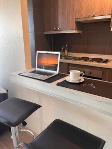 a laptop computer sitting on a counter in a kitchen at Departamento Los Poetas in Temuco