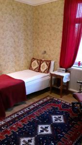 Postel nebo postele na pokoji v ubytování Hotell Läckö