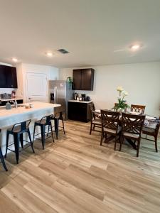 a kitchen and dining room with a table and chairs at Paradise in the Springs in Citrus Springs +14 photos