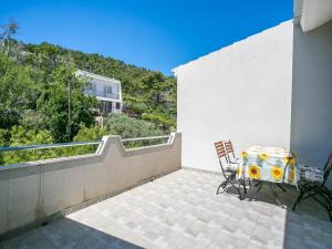 a patio with a table and chairs on a balcony at Alluring Apartment by the Sea in Stomorska