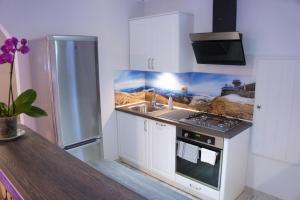 Kuchyňa alebo kuchynka v ubytovaní Góralska Osada Karpacz - Apartametny