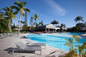 בריכת השחייה שנמצאת ב-La Creole Beach Hotel & Spa או באזור