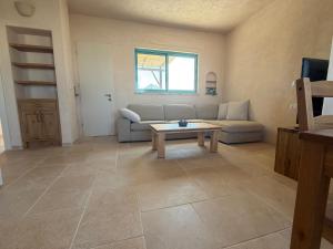 a living room with a couch and a coffee table at מול האופק horizonview in Kammon