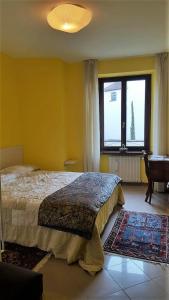 a bedroom with a large bed and a window at Squisleep in San Daniele del Friuli
