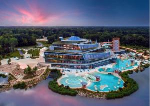 an aerial view of a resort with a pool at Maison Familiale - 7 personnes - Parking privé & Jardin - Disney 24 min in Tournan-en-Brie