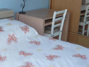 a bed with a white blanket with a table and chairs at Chambre chez l'habitant Nice Baie des Anges in Nice +21 photos