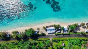 an overhead view of the beach and the ocean at Lauiula Beach Club in Pu‘apu‘a