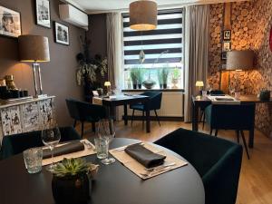 a dining room with a table and chairs and a window at De Post B&B Restaurant in Klimmen