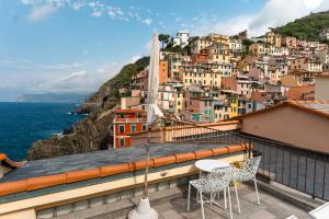 a view of the amalfi coast from a balcony at Ai Pesci Room Rental in Riomaggiore