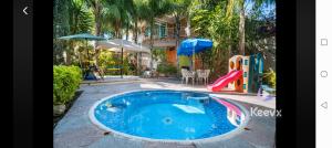 a pool with a slide and a playground at Casa divertida ideal para grupos grandes con o sin niños in Tequisquiapan