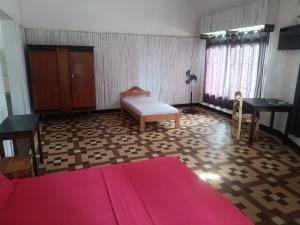 a living room with a couch and a table at Hôtel chez Dan in Antsiranana