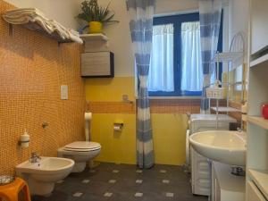a bathroom with a toilet and a sink at La rosa di Rebecca in Monopoli