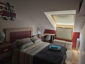 a bedroom with a bed and a van on the wall at Mirador do Xistral in Valle de Oro