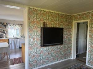 a living room with a television on a wall at Dockstavägen 7 in Docksta