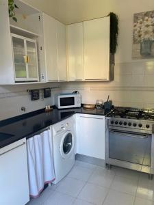 a kitchen with a washing machine and a stove at Il Sogno di Giorgio in Chiavari