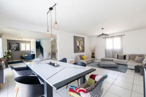 a living room with a table and chairs at Olympe de Provence in Caromb